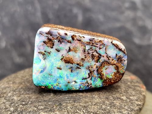 wundervoller Multicolor Boulder Opal Anhänger, gebohrt mit 60cm Lederband, Picture Stone Opal-Multicolor Opalfeuer, Maße: 29mmx 19,5mm x 8,5mm, Unikat, Handgeschliffen, Unisex, Nr.249