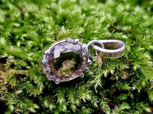 LeoLars-PABE Demantoid Design Anhänger aus 925er Silber, Dermantoid in zartgrün und oval facettiert, sehr sauber, Spezial Stotzenfassung, Unikat, Handarbeit