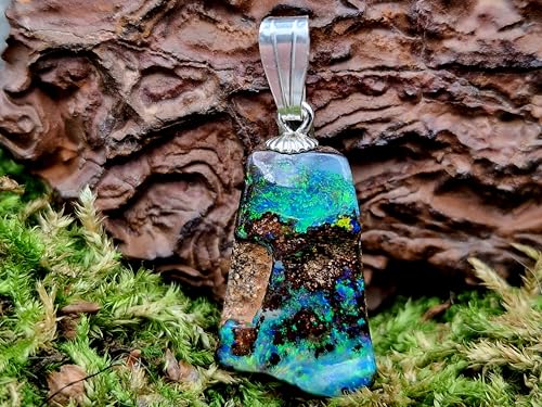 knalliger Boulder Opal Anhänger mit 925er Silber Stiftöse, neben Muttergestein herrliche intensive Opalschicht mit mehrfarbigem Opalfeuer, Anhängermaße: 23mm x 12,3mm x 6,8mm, Unikat, Handgeschliffen
