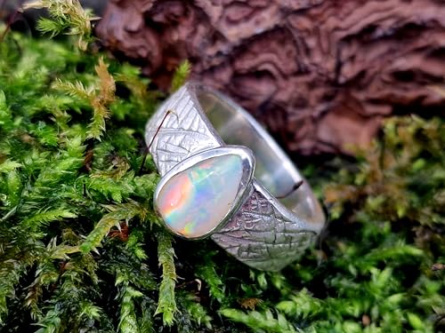 LeoLars-PABE Lightning Ridge Opal Tropfen Design Ring aus 925er Silber, kreuzschraffierte wilde Oberfläche, mehrfarbiges Opalfeuer, Ringgröße: 53/54, Unikat, Handarbeit