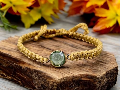 LeoLars-PABE Beige goldfarbenes Makramee Armband mit Phrasolith in einer vergoldeten 925er Silberfassung, Umfang von 16-22cm, Unikat, Handarbeit