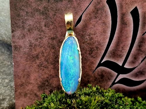 LeoLars-PABE Opal Anhänger mit Lightning Ridge Semi Chrystal Opal aus 585er Gelbgold, Opal - grün-blaues Opalfeuer 19,8x6,6mm, Dot Design Fassung, Unikat, Handarbeit