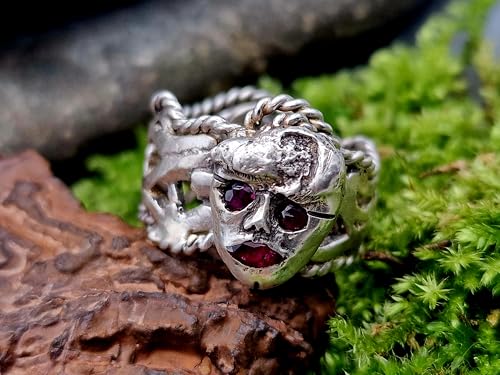 LeoLars-PABE Lady in Red mit Sonnenbrille Design Ring Gr. 57 (18,3) aus 925er Silber, verspielt, verschnörkelt, skurril, mit 3 Rubinen, Unikat, Handarbeit