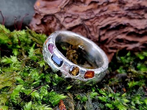 Design Sandguss Chaos Ring aus 925er Silber, mit echten eingegossenen Saphiren in verschiedenen Farben und Formen, Gr. 56 (18), typische Sandguss Oberflächen Struktur, Nr.144, Unikat, Handarbeit