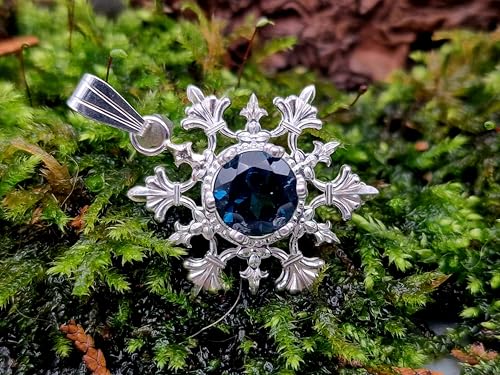 LeoLars-PABE Schneeflöckchen Design Anhänger aus 925er Silber, rund facettiertem London Blue Topas, Unikat, Handarbeit, Anhängermaße: 24,2mm x 21,1mm x 6,9mm