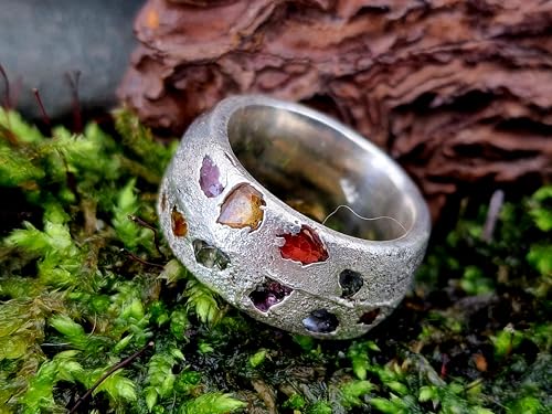Design Sandguss Chaos Ring aus 925er Silber mit echten größeren eingegossenen verschieden farbigen Saphiren, Sandguss typische Oberflächen Struktur, Nr.138, Unikat, Handarbeit, Größe 54 (17,2)