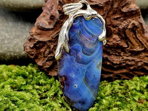 schöner großer Boulder Opal Anh. im Tropfendesign, aus 925er Silber, Opal Picture Stone mit verschiedenen gemeiner Opalschicht und partiellem Opalfeuer in blau und grün, Unikat, Handarbeit