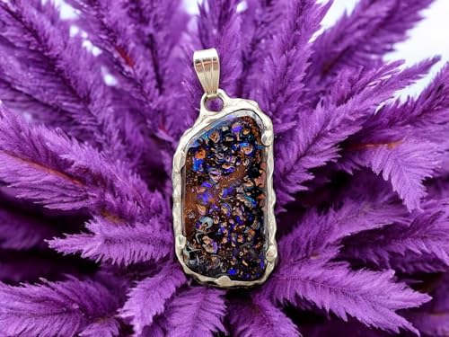 LeoLars-PABE Boulder Opal Anhänger, tolles wildes Muster, mit grün, blau-lila Opalfeuer, organisches Design, aus 925er Silber, Unikat, Handarbeit, Anhängermaße: 32,5mm x 16,6mm x 5,4mm