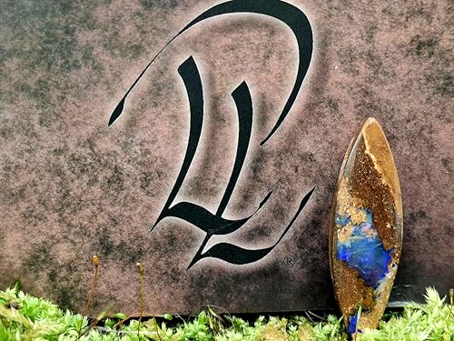 LeoLars-PABE Boulder Opal Anhänger im Navetteschliff, gebohrt mit 60cm Lederband, klare Opalschicht mit intensiv Lila Opalfeuer, Maße: 37,2mm x 11,2mm x 8,5mm, Unikat, Handgeschliffen