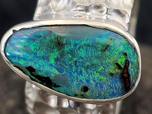 LeoLars-PABE Boulder Opal Design Ring aus 925er Silber, Ring im massiven Krater Design, Opal mit herrlichem grün-blauen Opalfeuer, Größe: 55 (17,5), Unikat, Handarbeit