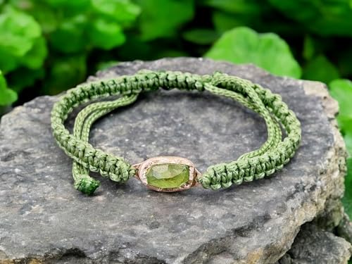 LeoLars-PABE Grünes Makramee Armband mit grünem Phrasiolith im Rosenschliff in einer 925er Silberfassung, Umfang von 17-27cm, Unikat, Handarbeit, Unisex