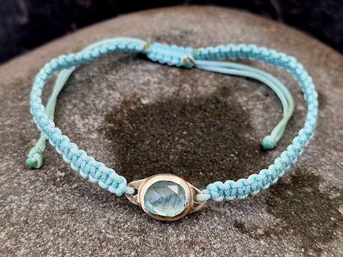 LeoLars-PABE Babyblaues Makramee Armband mit Aquamarin im Rosenschliff in einer 925er Silber Fassung, Umfang von 16-24cm, Unikat, Handarbeit