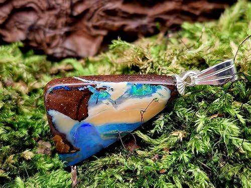 Toller Picture Stone Boulder Opal Anhänger mit 925er Silber Stiftöse, Opal blau-beige-braun mit partiellem grünen intensivem Opalfeuer, Unikat, Handgeschliffen Anhängermaße: 28,8mm x 16mm x 4,9mm