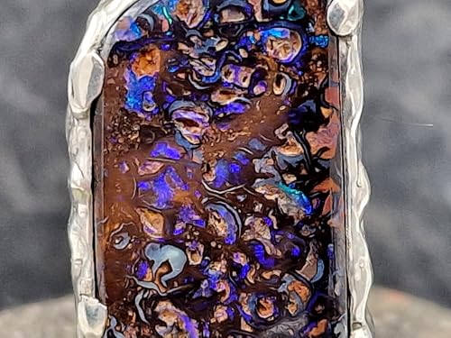 LeoLars-PABE Boulder Opal Anhänger, tolles wildes Muster, mit grün, blau-lila Opalfeuer, organisches Design, aus 925er Silber, Unikat, Handarbeit, Anhängermaße: 32,5mm x 16,6mm x 5,4mm