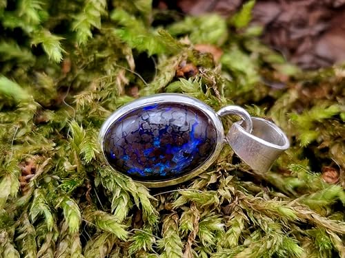 LeoLars-PABE Matrix Boulder Opal Design Anhänger aus 925er Silber, Opal: 12,5mm x 8,5mm mit Opaladern mit blau-lila intensivem Opalfeuer, Unikat, Handarbeit, Unisex