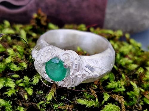LeoLars-PABE Smaragd Design Ring aus 925er Silber, Gr. 58 (18,5), Smaragd mit Jardin, grün d - 7,5mm, Ring, Blüte, verspielt, massiv, gehämmert, mattiert, Unikat, Handarbeit