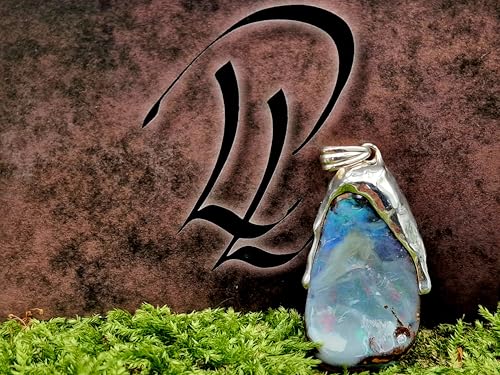 LeoLars-PABE Boulder Opal flüssiges Silber Design Anhänger aus 925er Silber, Opal gecarrt mit mehrfarbigem pastellfarbenem Opalfeuer in flächiger gemeiner Opalschicht, Unikat, Handarbeit, Unisex