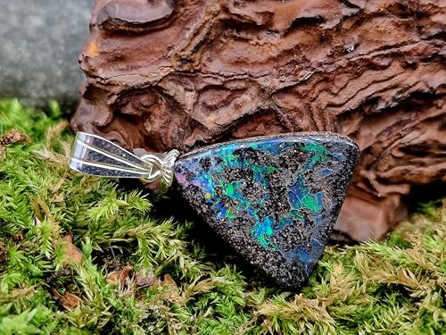 LeoLars-PABE Anhänger mit Boulder Opal und 925er Silberstiftöse, grün-blaues Opalfeuer, an der Spitze mehrfarbiges Opalfeuer, Opalgröße: 17mm x 16,2mm x 4,4mm, Unikat, Handgeschliffen