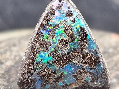 LeoLars-PABE Anhänger mit Boulder Opal und 925er Silberstiftöse, grün-blaues Opalfeuer, an der Spitze mehrfarbiges Opalfeuer, Opalgröße: 17mm x 16,2mm x 4,4mm, Unikat, Handgeschliffen