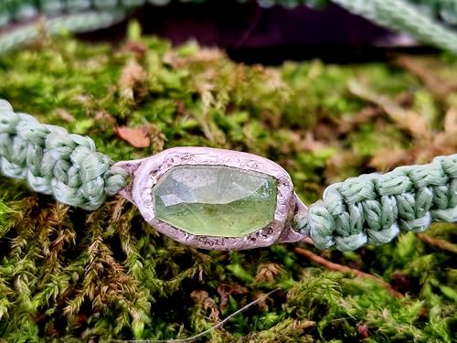 LeoLars-PABE Grünes Makramee Armband mit grünem Phrasiolith im Rosenschliff in einer 925er Silberfassung, Umfang von 17-27cm, Unikat, Handarbeit, Unisex