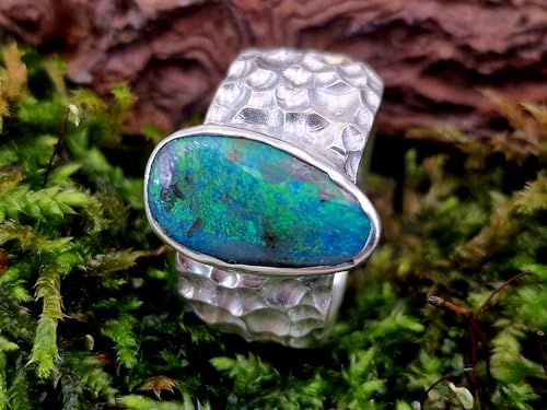 LeoLars-PABE Boulder Opal Design Ring aus 925er Silber, Ring im massiven Krater Design, Opal mit herrlichem grün-blauen Opalfeuer, Größe: 55 (17,5), Unikat, Handarbeit