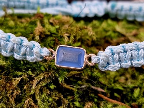 LeoLars-PABE Babyblaues Makramee Armband mit Chalzedon in einer 925er Silber Brillenfassung, Umfang von 16-22cm, Unikat, Handarbeit