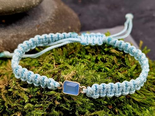 LeoLars-PABE Babyblaues Makramee Armband mit Chalzedon in einer 925er Silber Brillenfassung, Umfang von 16-22cm, Unikat, Handarbeit