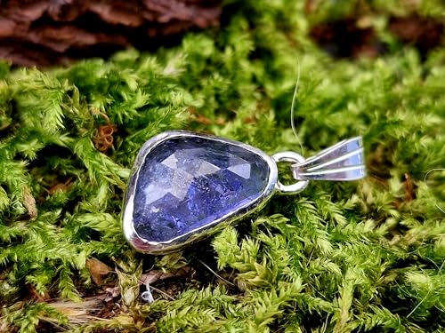 LeoLars-PABE Tansanit Anhänger aus 925ere Silber, Tansanit im Rosenschliff und in Zargenfassung mit typischer Tansanit Farbe, Handarbeit, Unikat