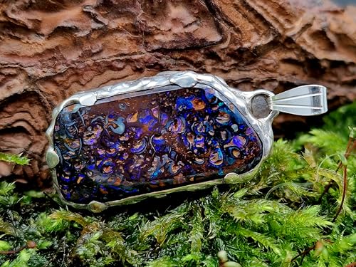 LeoLars-PABE Boulder Opal Anhänger, tolles wildes Muster, mit grün, blau-lila Opalfeuer, organisches Design, aus 925er Silber, Unikat, Handarbeit, Anhängermaße: 32,5mm x 16,6mm x 5,4mm