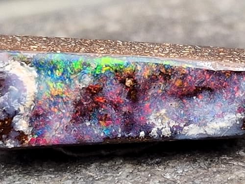 LeoLars-PABE Multicolor Boulder Opal Anhänger mit 925er Silber Stiftöse, Opalfeuer in allen Farben mit viel rot, tolles Muster, Anhängergröße: 22,6mm x 6,8mm x 6,8mm, Unikat, Handgeschliffen