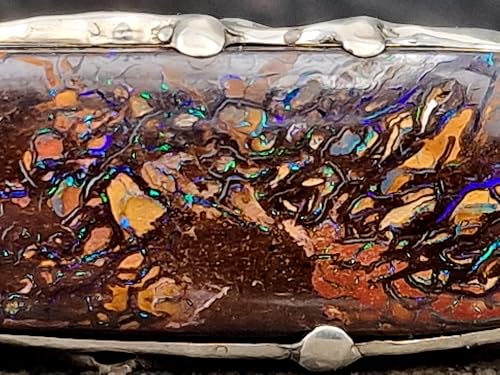 LeoLars-PABE Design Anhänger mit Boulder Opal, offene Käfigfassung aus 925er Silber, Opal mit tollem Muster und Opalfeuer in grün und blau, Unikat, Handarbeit, Anhängermaße: 45,4mm x 15,3mm x7,7mm