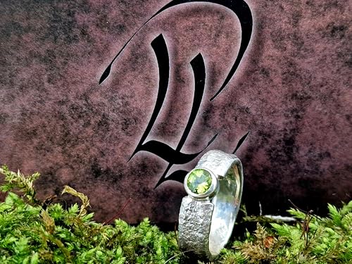LeoLars-PABE Peridot Design Ring mit angeschmolzener Oberflächen Struktur, Größe 59 (18,7), aus 925er Silber, Peridot rund facettiert, Unikat, Handarbeit