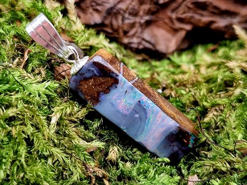 LeoLars-PABE Boulder Opal Picture Stone Anhänger mit 925er Silber Stiftöse, Nebel mit mehrfarbigem pastellfarbenem Opalfeuer, Anhängermaße: 26,2mm x 7,9mm x 5,1mm, Unikat, Handgeschliffen