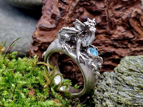LeoLars-PABE Drachen Ring, aus 925er Silber mit einem Blautopas, Drachenwächter, Drachenschatz, Größe 57 (18,5), teilgeschwärzt, Unikat, Handarbeit