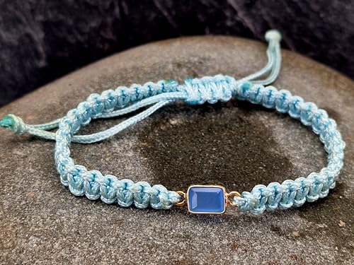 LeoLars-PABE Babyblaues Makramee Armband mit Chalzedon in einer 925er Silber Brillenfassung, Umfang von 16-22cm, Unikat, Handarbeit