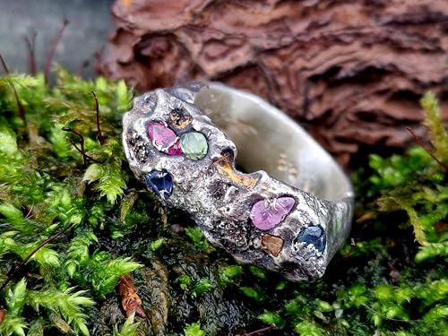 LeoLars-PABE Teilgeschwärzten Design Chaos Sandguss Ring aus 925er Silber, Größe 60-61(19,2), mit echten eingegossenen Saphiren in verschiedenen Farben und Formen, Nr. 134, Unikat, Handarbeit, Unisex