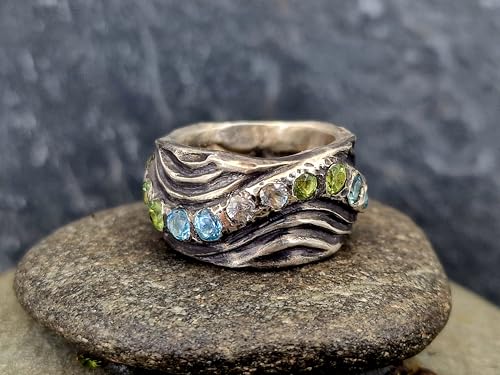 LeoLars-PABE Dangaster Wattenmeer Design Ring, Gr. 57 (18,3) aus 925er Silber mit Peridot, Blautopas und Bergkristall, Wellenmuster, teilgeschwärzt, Unikat, Handarbeit, Massiv