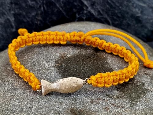 LeoLars-PABE Dunkelgelbes Makramee Armband mit Sandguss Schlickfisch aus 925er Silber, Umfang von 18-22cm, Unikat, Handarbeit