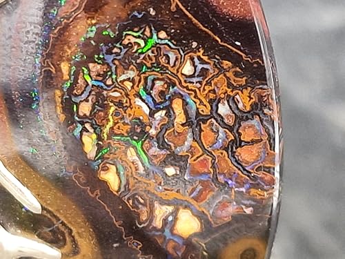 Boulder Opal Design Anhänger, halb Käfig- halb Tribal Design Fassung aus 925er Silber, Opal mit grün-blaues Opalfeuer mit tollem Muster, Unikat, Handarbeit, Anhängermaße: 45,3mm x 24,4mm x 6,8mm