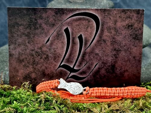 LeoLars-PABE Neon Orange Makramee Armband mit geprägtem Schlickfisch aus 925er Silber, Umfang zwischen 16-24cm, Unikat, Handarbeit