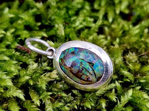 LeoLars-PABE Multicolor Churchwindow Boulder Opal Anhänger aus 925er Silber, Opal 11,5mm x 8,5mm, bunt, mit Muster wie Kirchenfenster, in Zargenfassung, Unikat, Handarbeit, Unisex
