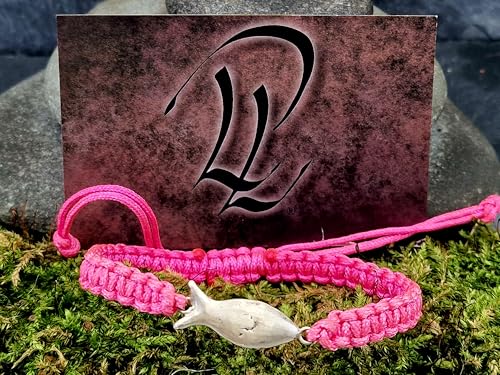 LeoLars-PABE Neon pinkfarbenes Makramee Armband mit einem Sandguss Schlickfisch aus 925er Silber, Umfang von 18-26 cm, Unikat, Handarbeit