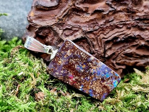LeoLars-PABE Boulder Opal Anhänger mit mehrfarbigem Opalfeuer und 925er Silber Stiftöse, Pinfire, Anhängermaße: 25,3mm x 13mm x4mm, Unikat, Handgeschliffen