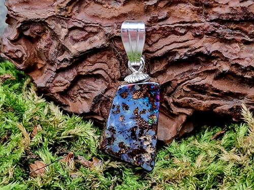 LeoLars-PABE Boulder Opal Anhänger mit tollem Muster und 925er Silber Stiftöse, partiell intensives Opalfeuer in blau, grün und rot, Anhängermaße: 19mm x 9,9mm x 6,4mm, Unikat, Handgeschliffen