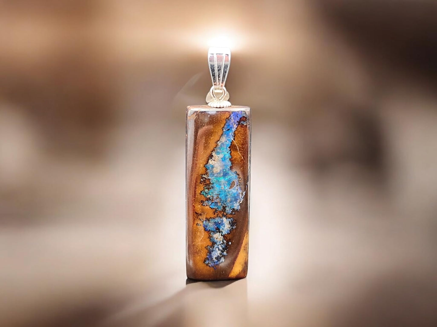 LeoLars-PABE Boulder Opal Picture Stone Anhänger mit 925er Silber Stiftöse, tolles Muster grün-blaues Opalfeuer, Maße : 35mm x 11,4mm x 5,5mm, Unikat, Handgeschliffen
