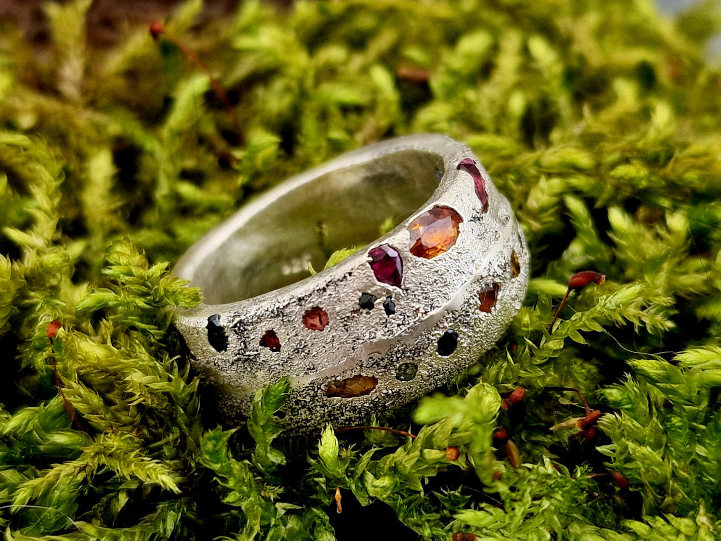 LeoLars-PABE Sandguss Chaos Design Ring mit echten eingegossenen Edelsteinen, Gr. 59 (18,7), aus 925er Silber mit Sandguss typischer Oberflächen Struktur, Unikat, Handarbeit, Nr. 183