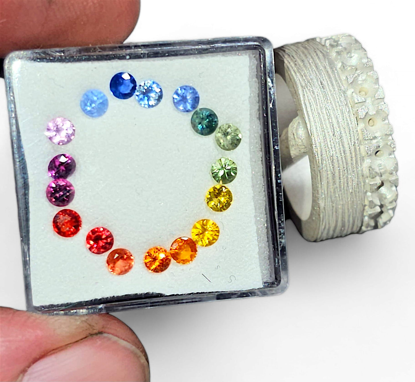 Regenbogen Saphir Design Ring aus 925er Silber, Massiv, Saphire am Rand, schraffierte Oberflächen Struktur, Unikat, Handarbeit