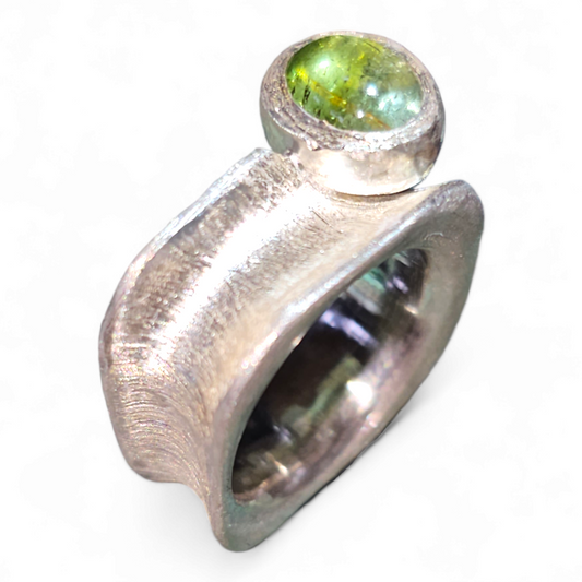 LeoLars-PABE Grüner Turmalin Design Ring, Gr.50-51, aus 924er Silber, gleichmäßig eismattiert, konkav, Unikat, Handarbeit