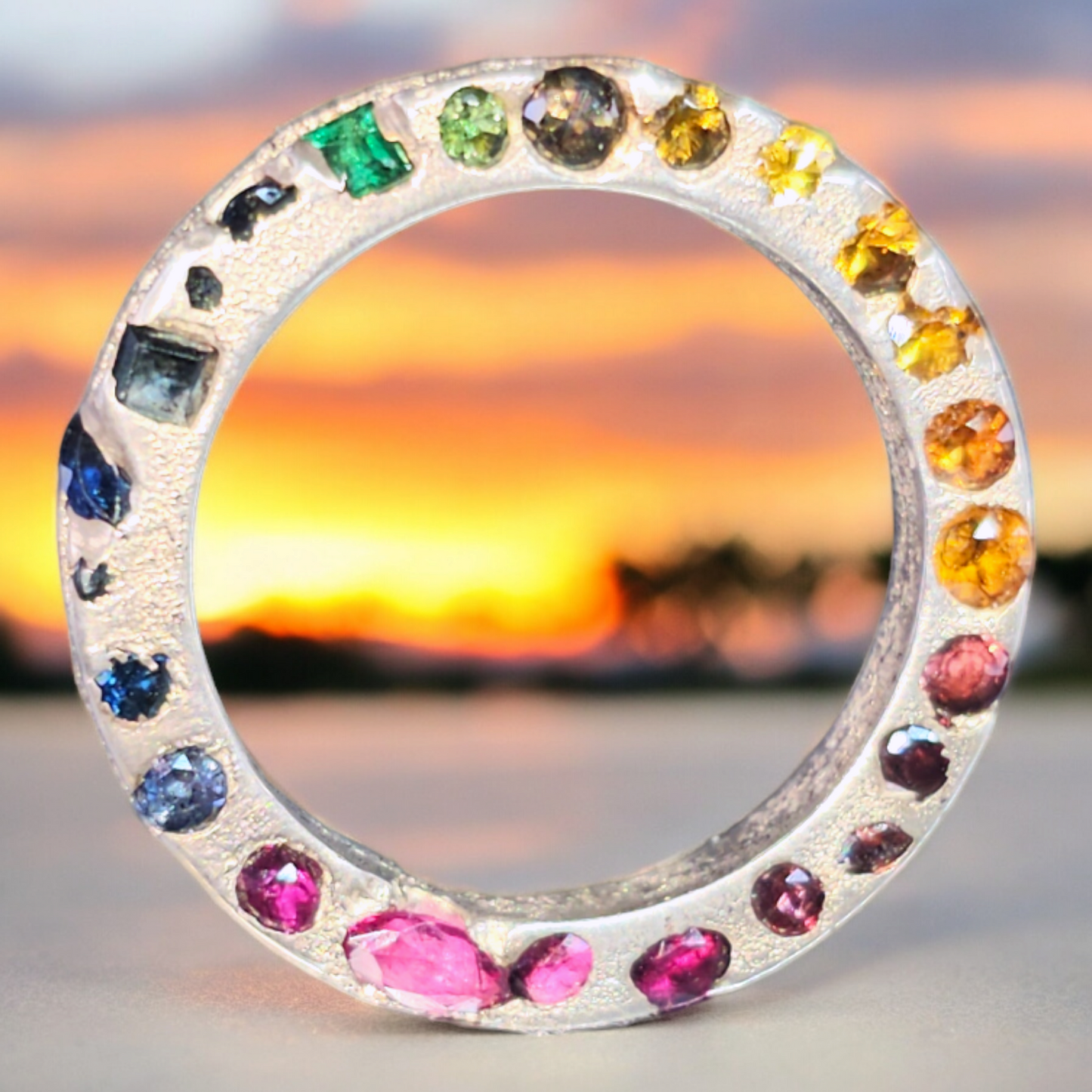 LeoLars-PABE Regenbogen Sandguss Design Ring, Gr.59 (18,7) aus 925er Silber mit eingegossenen echten bunten Edelsteinen, Vorsteckring, Anhänger, Unikat, Handarbeit