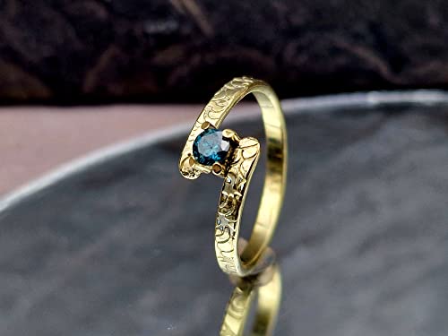 LeoLars-PABE Design Ring, Gr. 59, aus 585er Gelbgold mit 0.25 ct. blauen Diamanten und geprägter Oberfläche, Unikat, Handarbeit